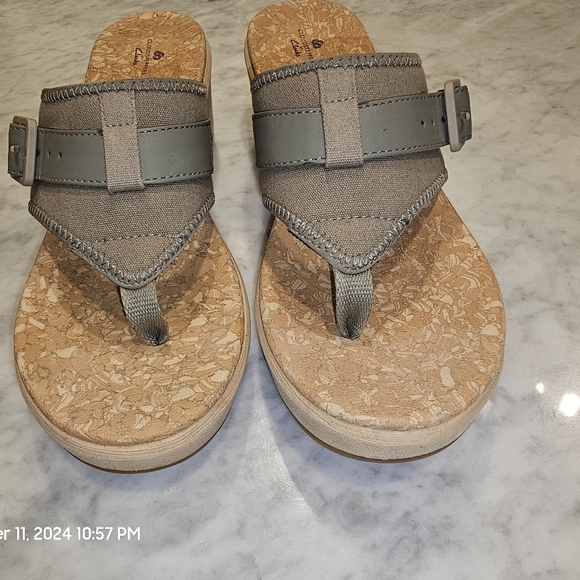 Clark's Cloudstepper Sage Green Thong Sandals - Picture 4 of 10